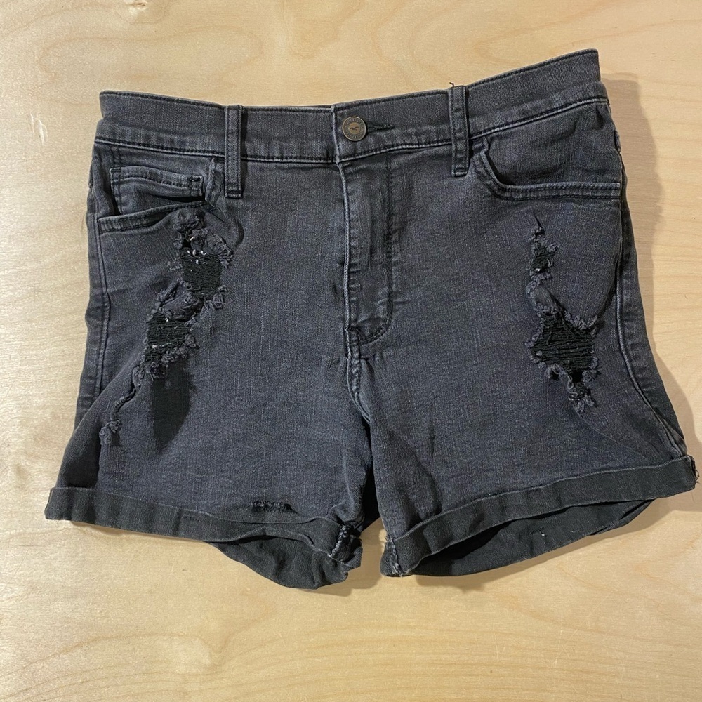Hollister Black Distressed High-Rise MIDI Short Jean Shorts
Size 7 Waist 28 (OF)
